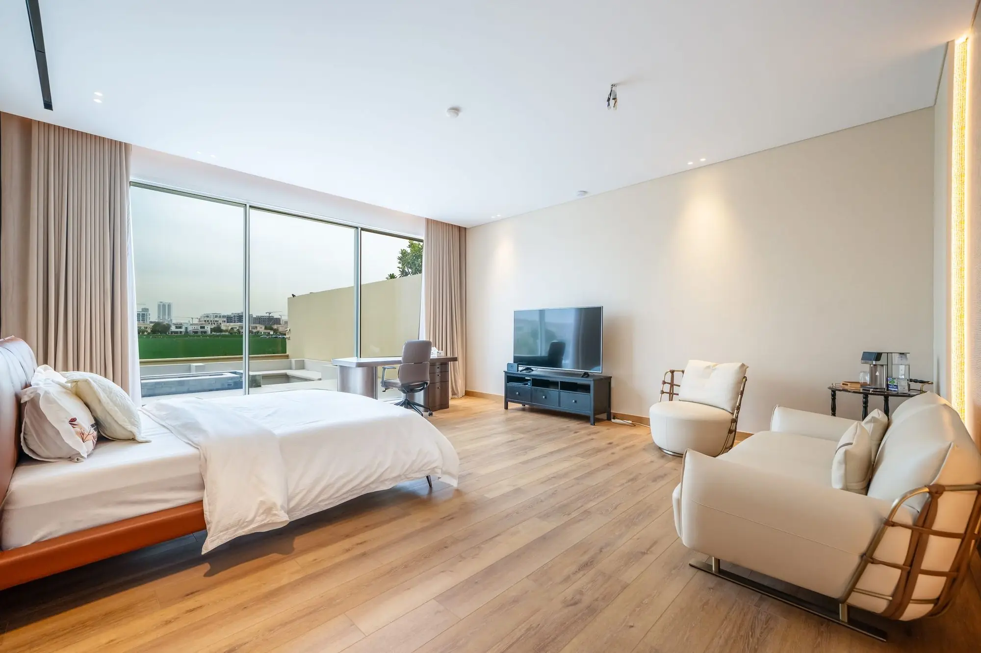 Villa 22, Polo Homes, Arabian Ranches: Master suite