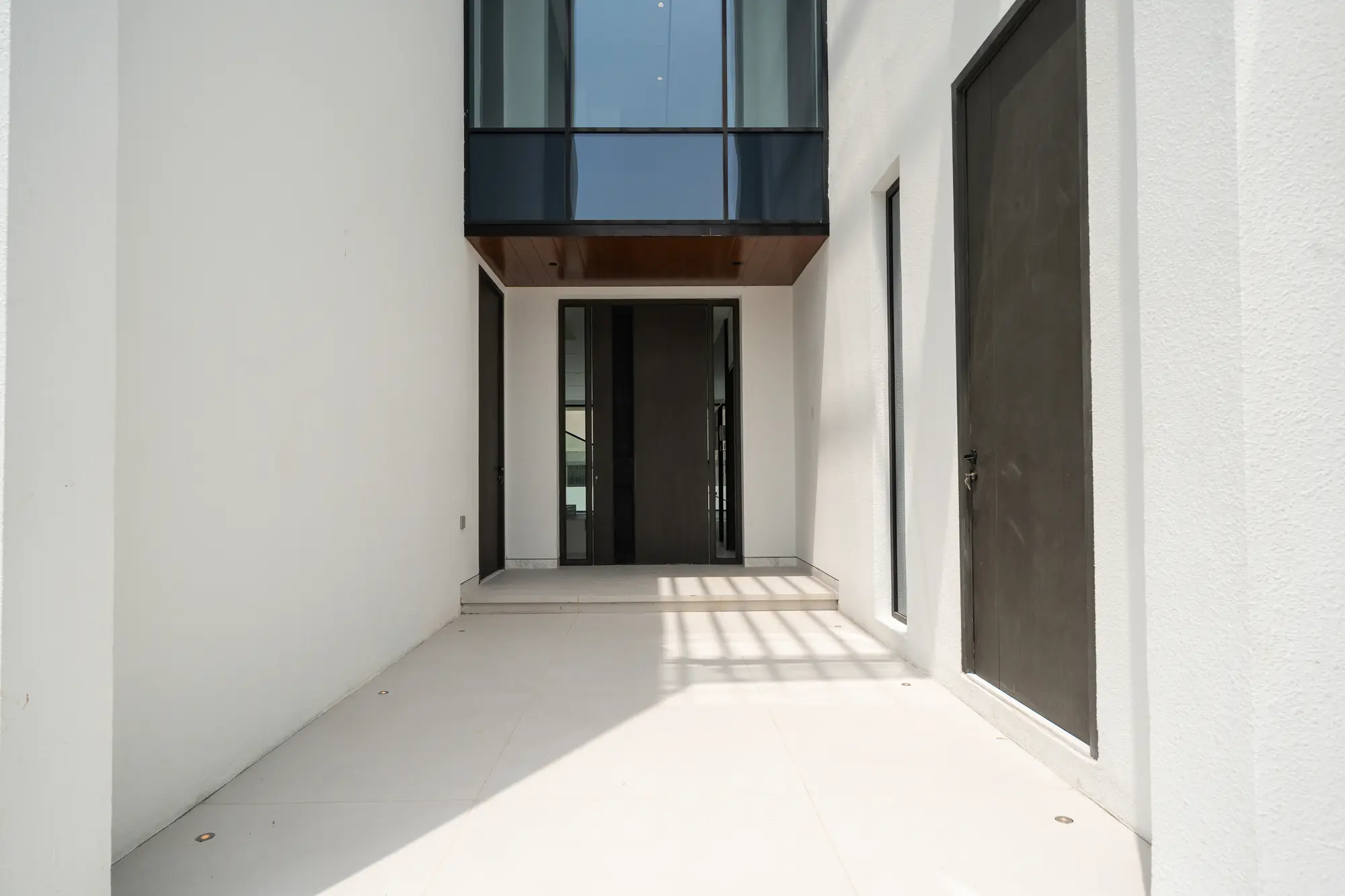 Villa 106, Al Furjan West, Dubai: Entrance court