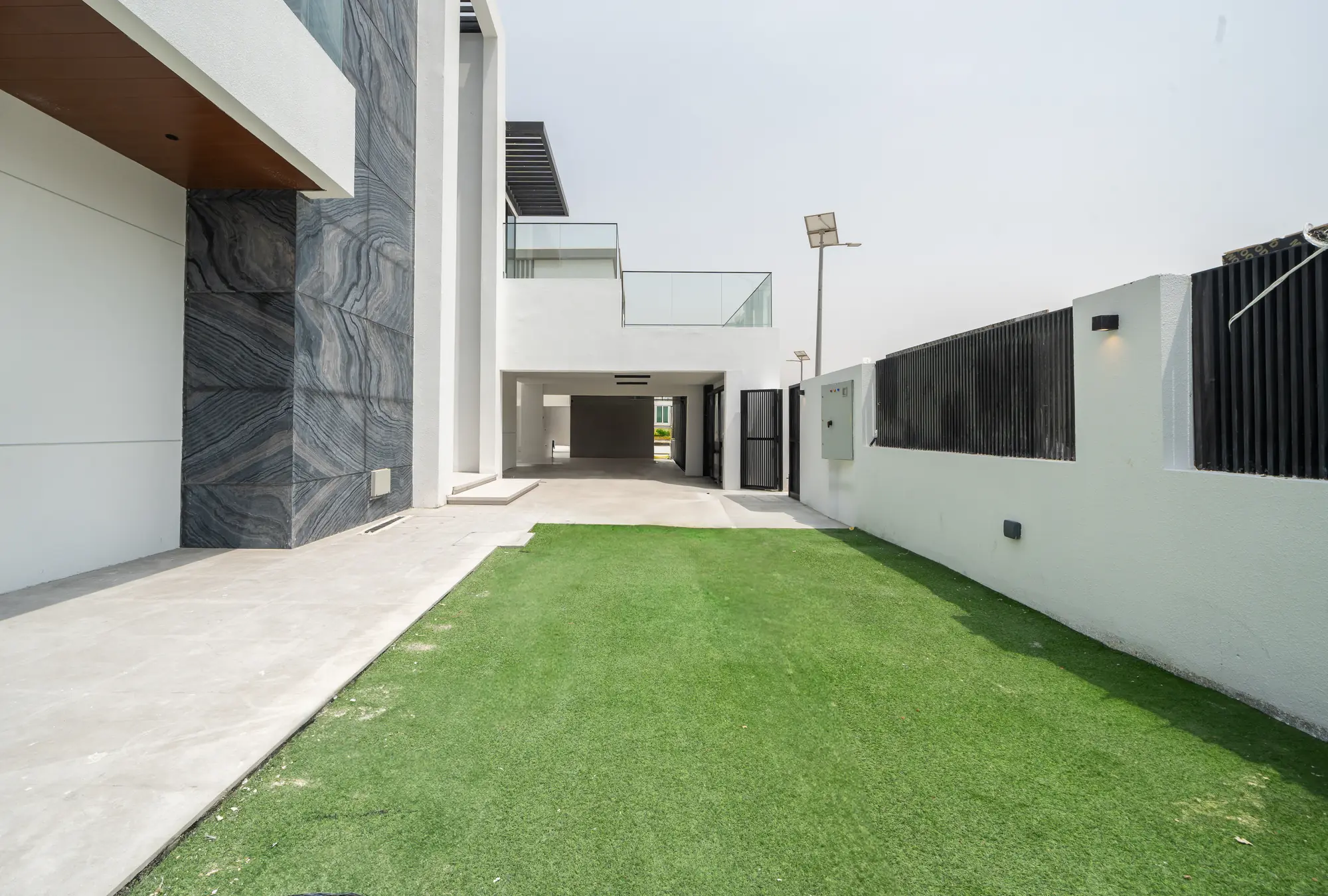 Villa 106, Al Furjan West, Dubai: Garden walk