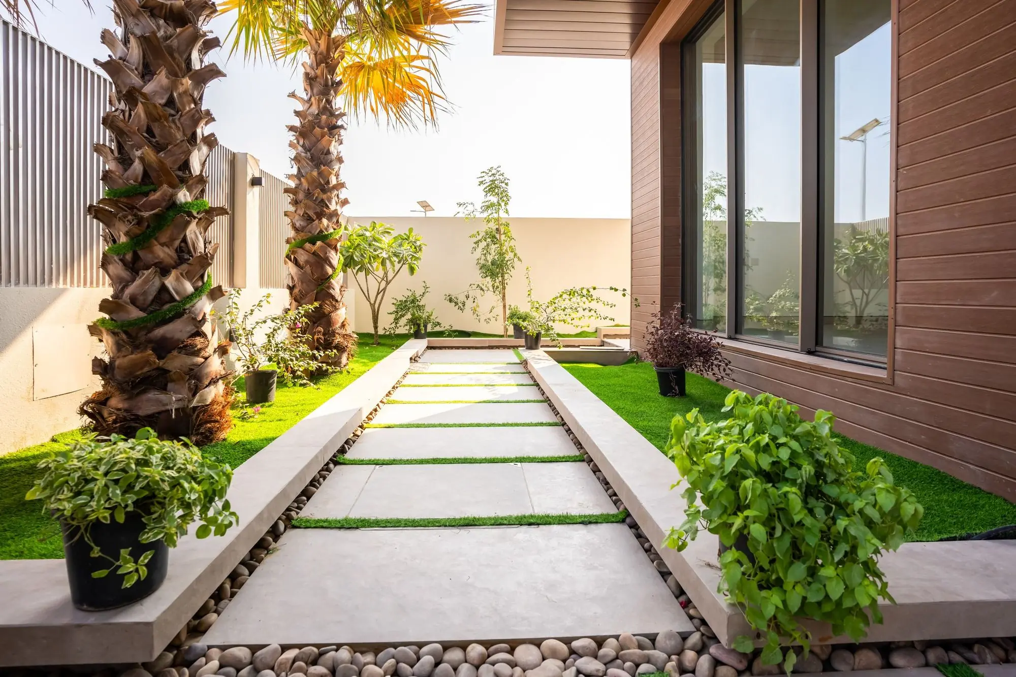 Villa Sukoon, Furjan West, Dubai: Garden path