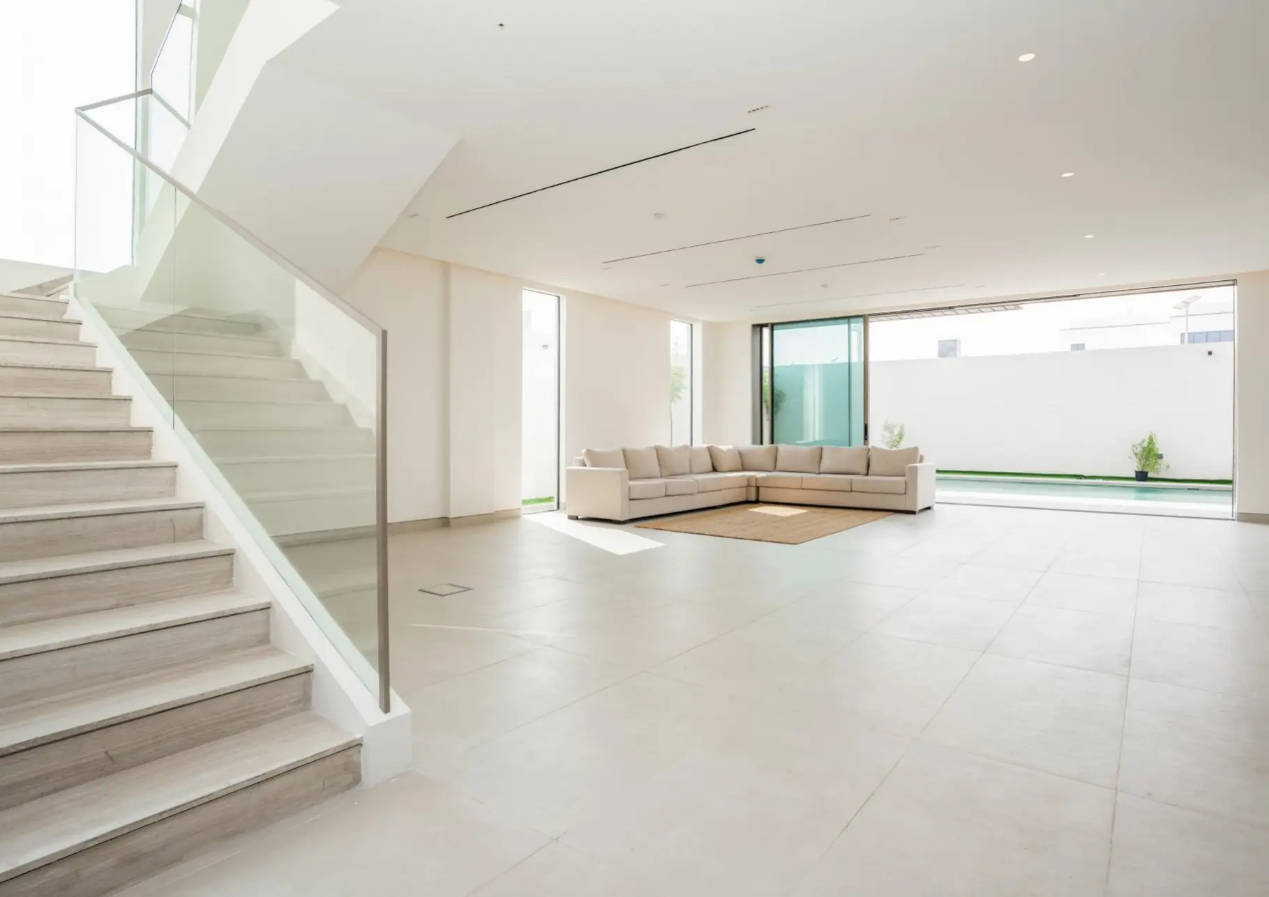 Villa Sukoon, Furjan West, Dubai: Living stair