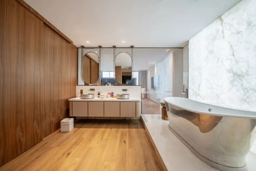 Villa 22, Master bath