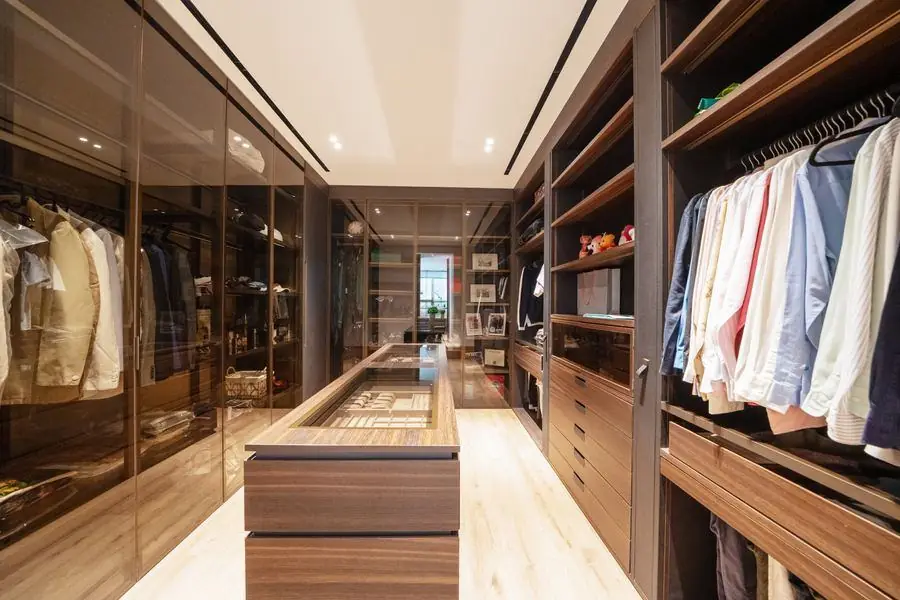 Villa 22, Walk-in closet
