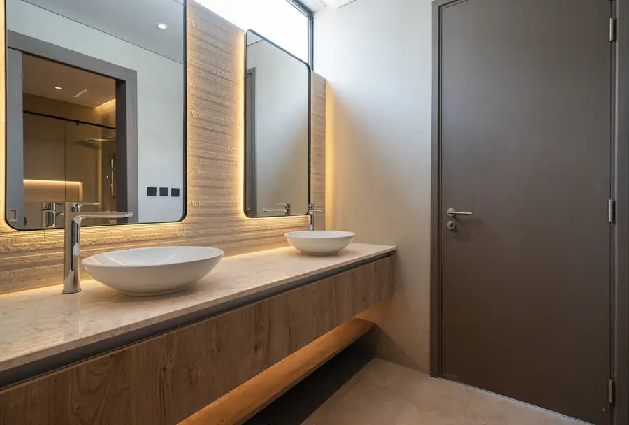 Villa 106, Master bathroom